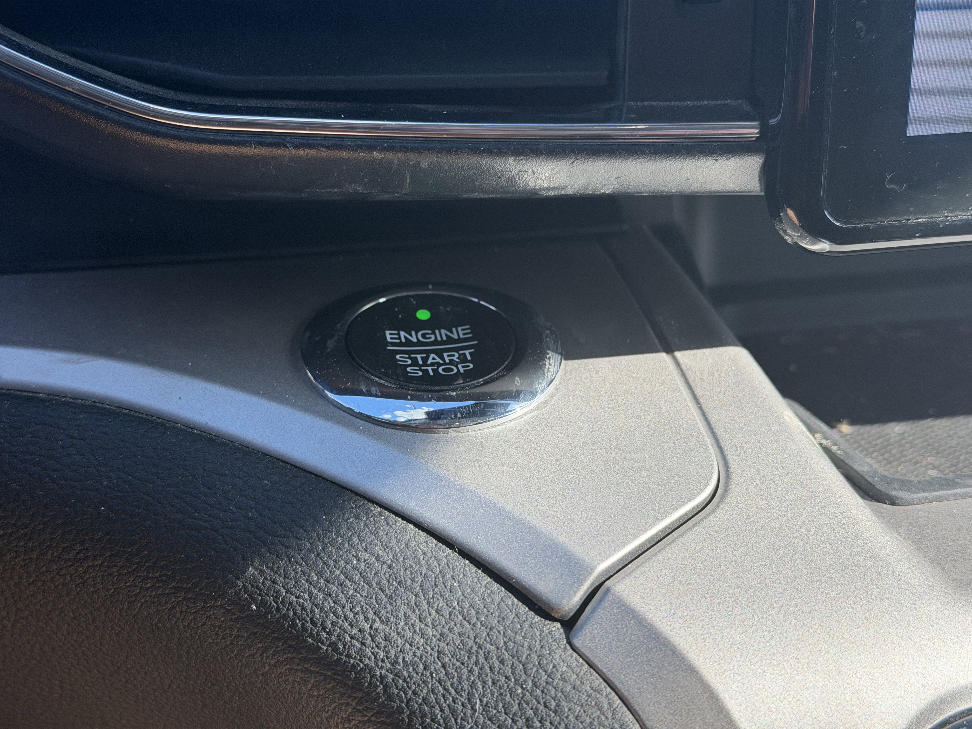 Used 2021 Ford Explorer XLT w/ Equipment Group 202A image 18