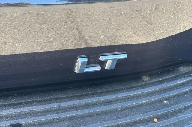 Used 2025 Chevrolet Suburban LT AWD/4WD image 28