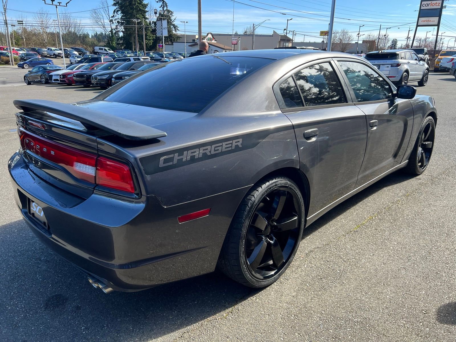 Used 2014 Dodge Charger SE RWD image 4