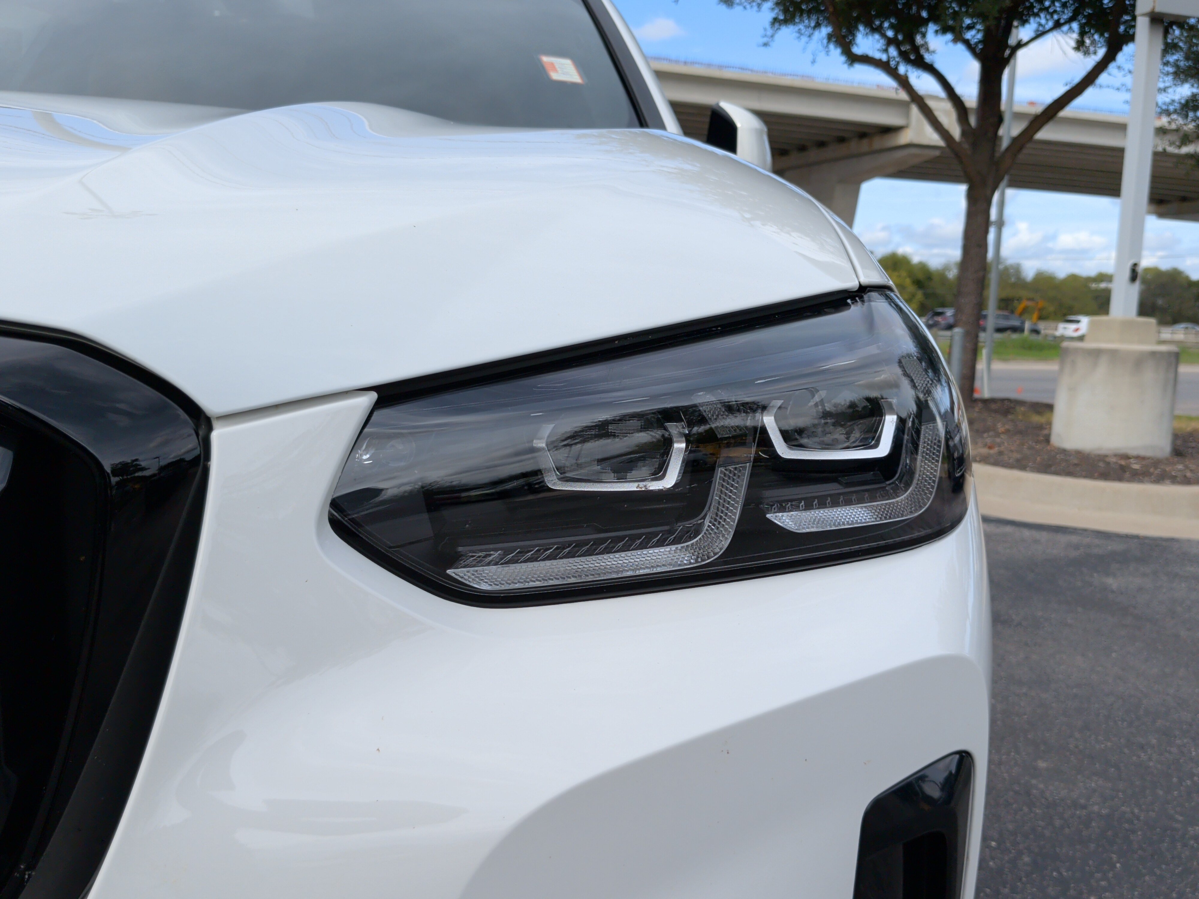 Certified 2024 BMW X3 xDrive30i w/ Premium Package AWD/4WD image 3