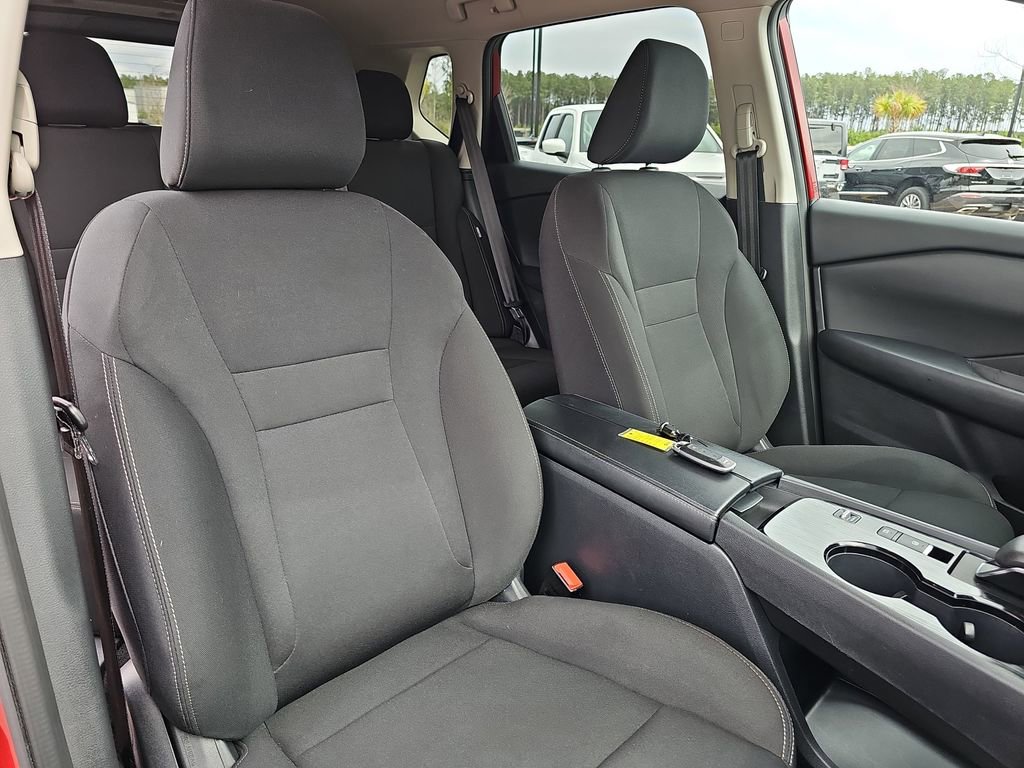 Used 2025 Nissan Rogue S image 13