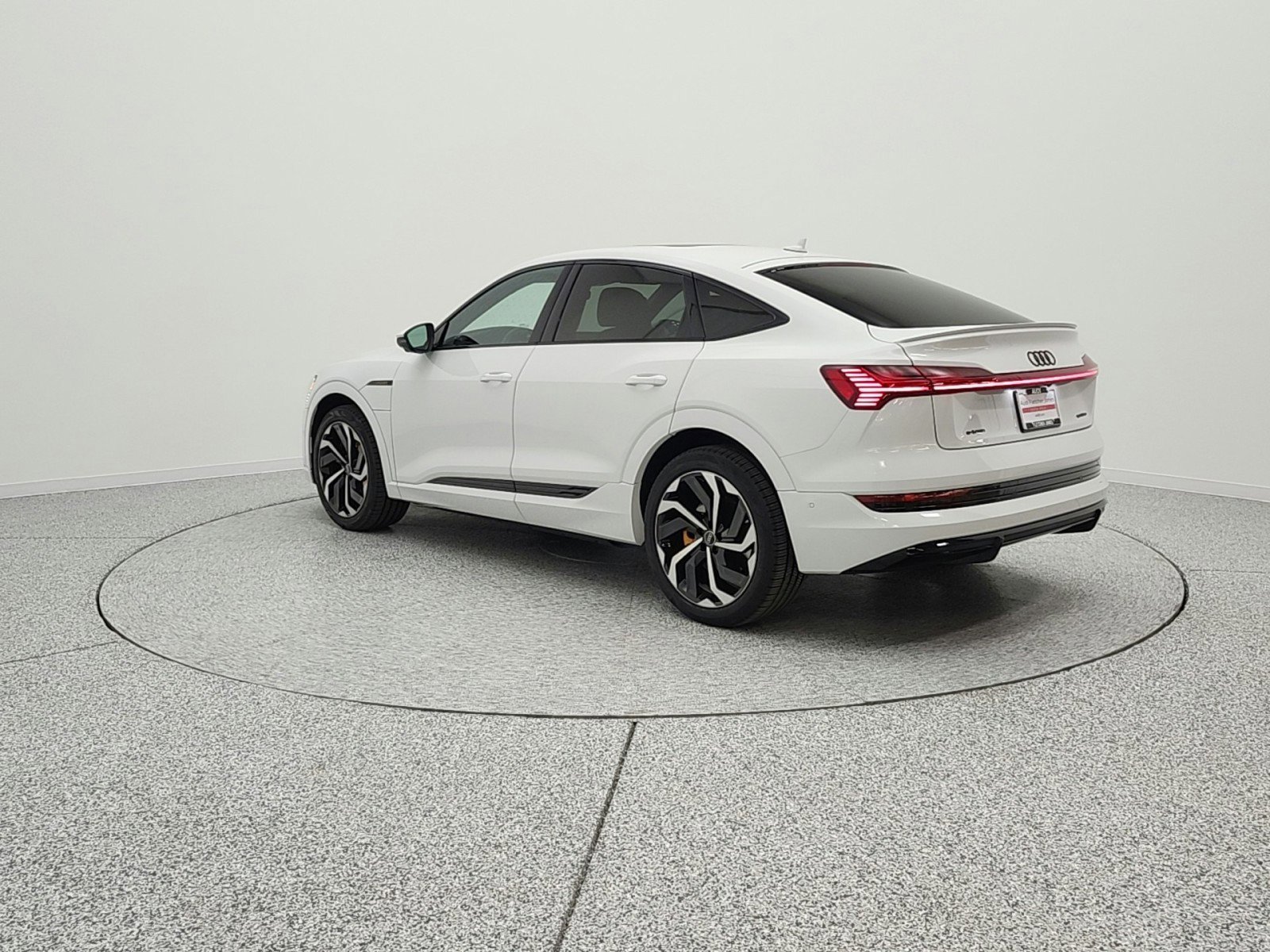 Used 2023 Audi e-tron Premium Plus w/ Premium Plus Package AWD/4WD image 7