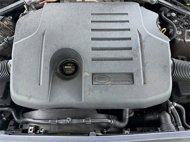 Used 2023 Land Rover Discovery Metropolitan Edition image 32