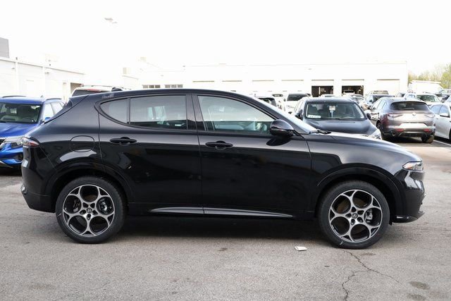 New 2025 Alfa Romeo Tonale w/ Premium Package image 4