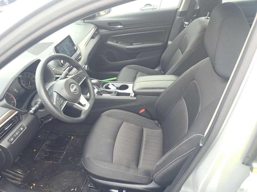 Used 2024 Nissan Altima 2.5 SV image 14