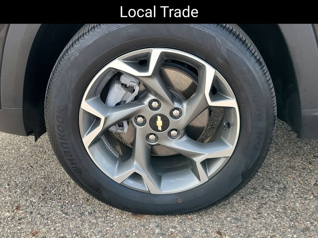 Used 2025 Chevrolet Trax LT w/ LT Convenience Package FWD image 6