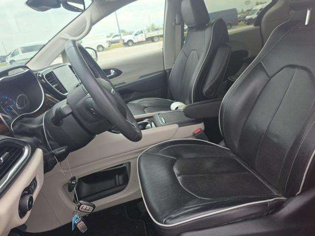 Used 2023 Chrysler Pacifica Limited FWD image 6