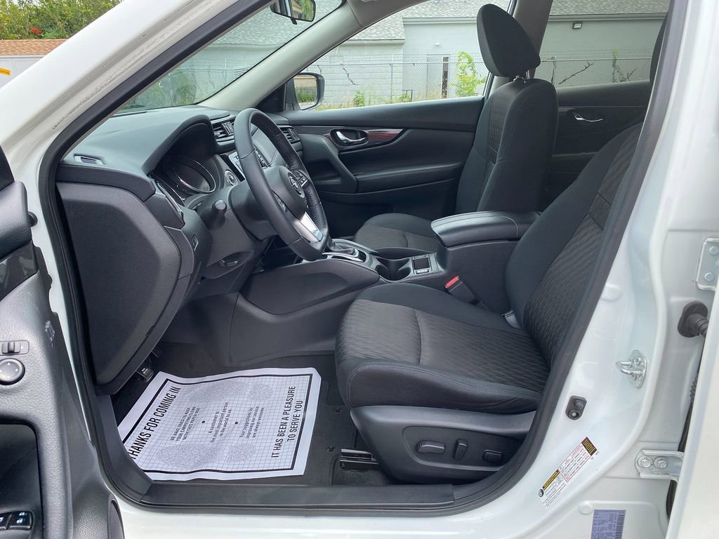 Used 2018 Nissan Rogue SV w/ Premium Package image 15