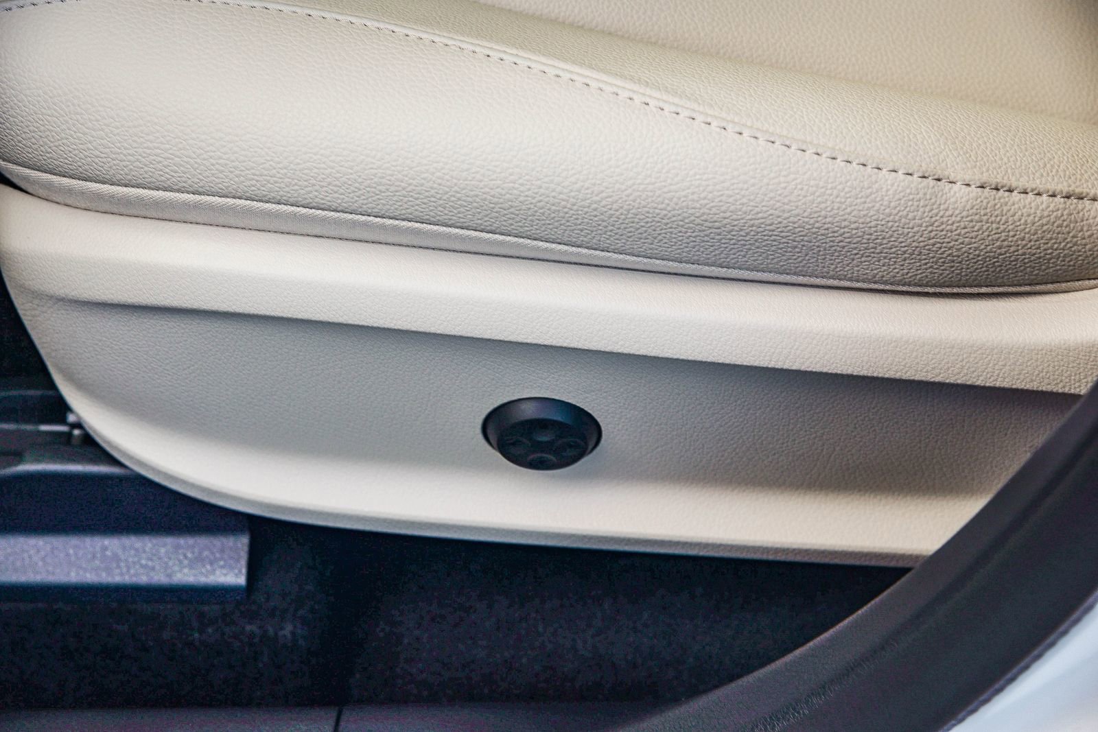 Used 2025 Mercedes-Benz EQB 250+ image 24