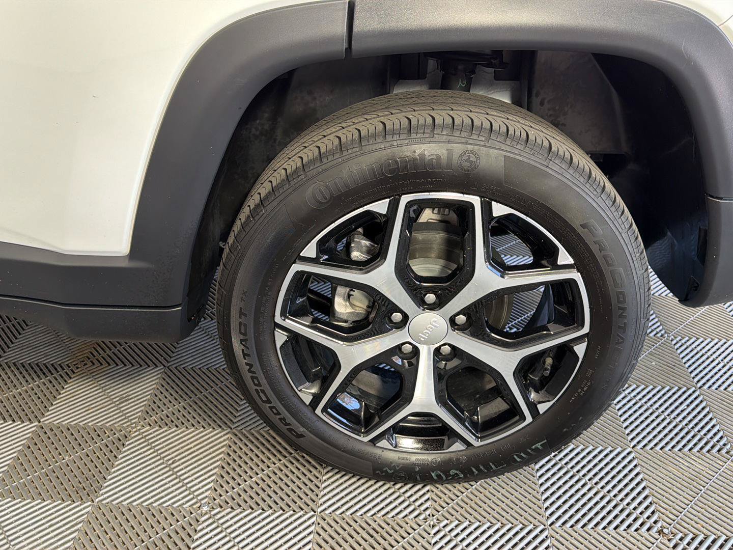 Used 2024 Jeep Compass Limited AWD/4WD image 15