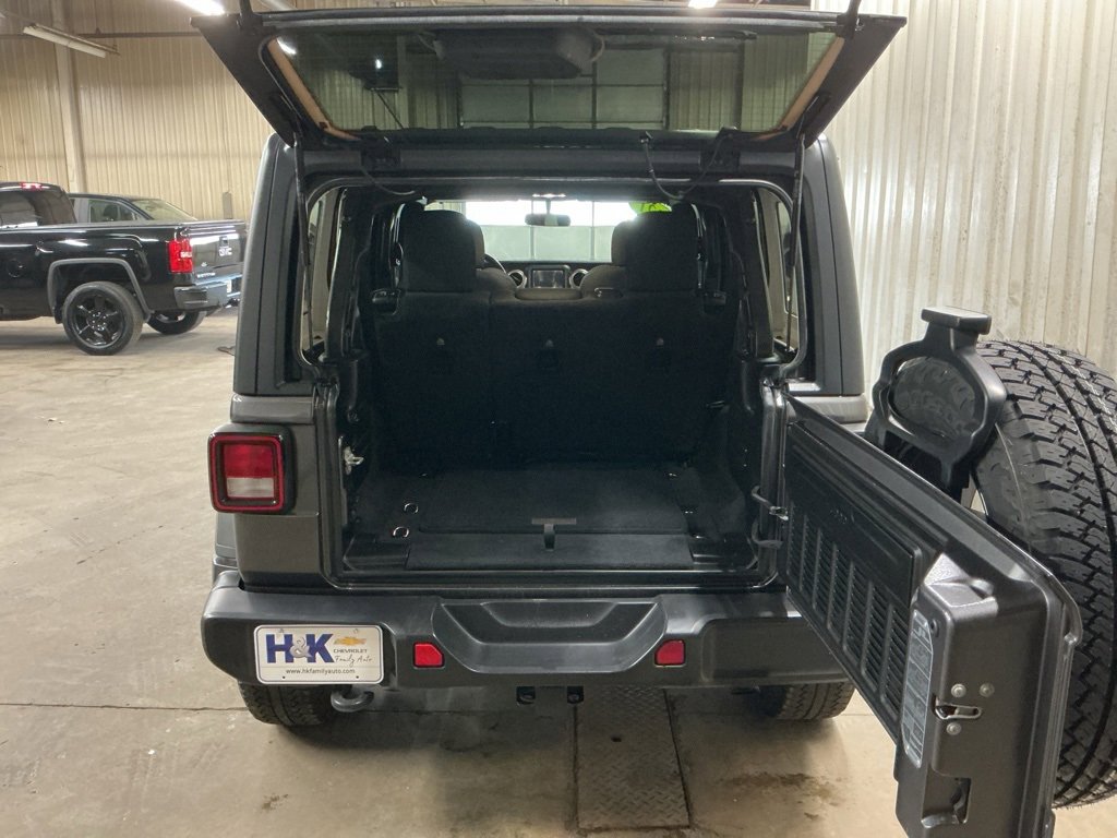 Used 2021 Jeep Wrangler Unlimited Sahara w/ Cold Weather Group image 8