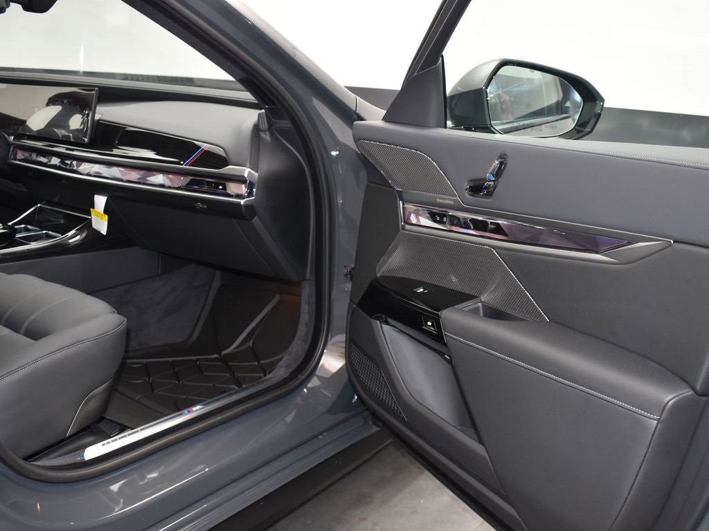New 2026 BMW 740i w/ Executive Package image 20