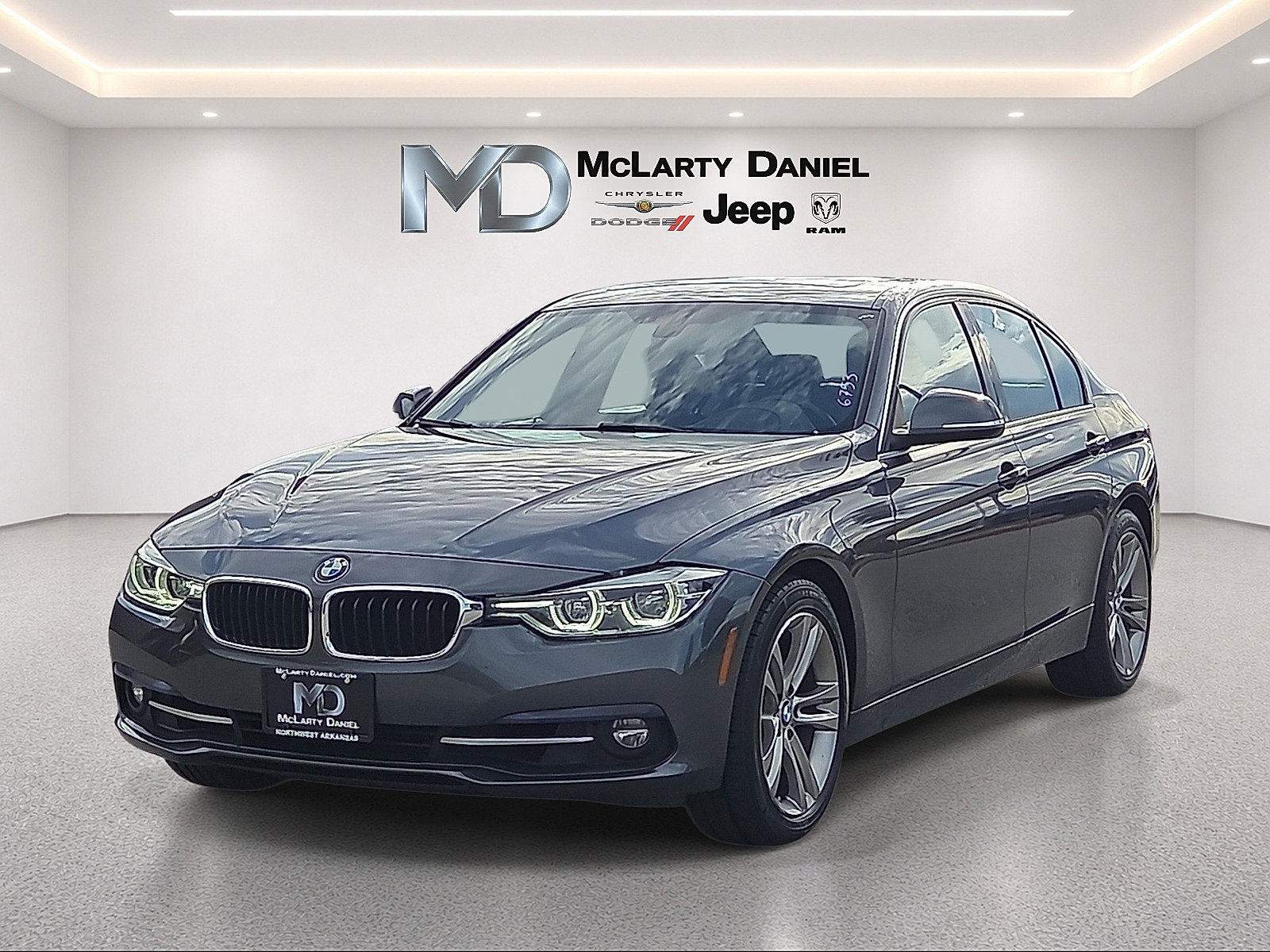 Used 2018 BMW 330i xDrive Sedan AWD/4WD image 2