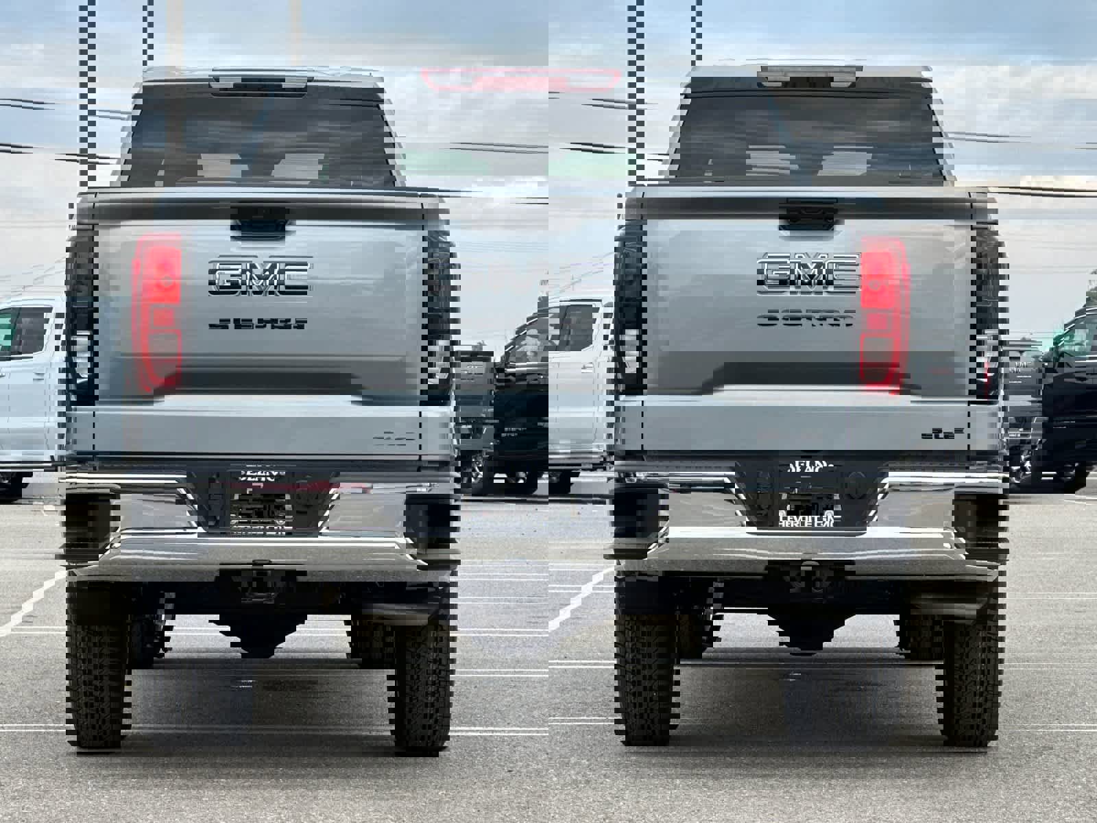 New 2026 GMC Sierra 1500 SLE w/ LPO, Black Badging Package image 4