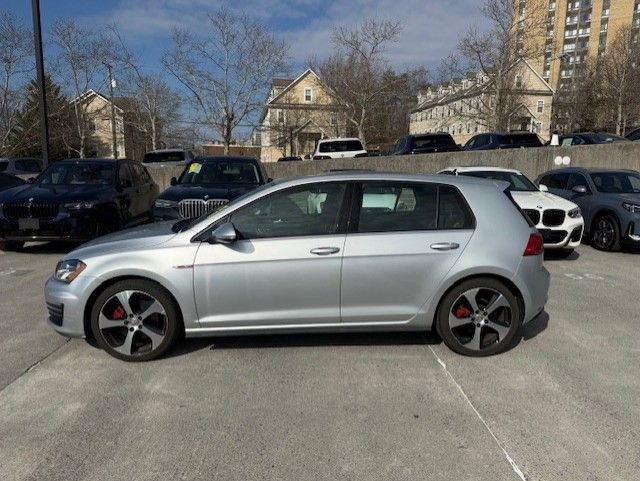 Used 2017 Volkswagen Golf S image 5