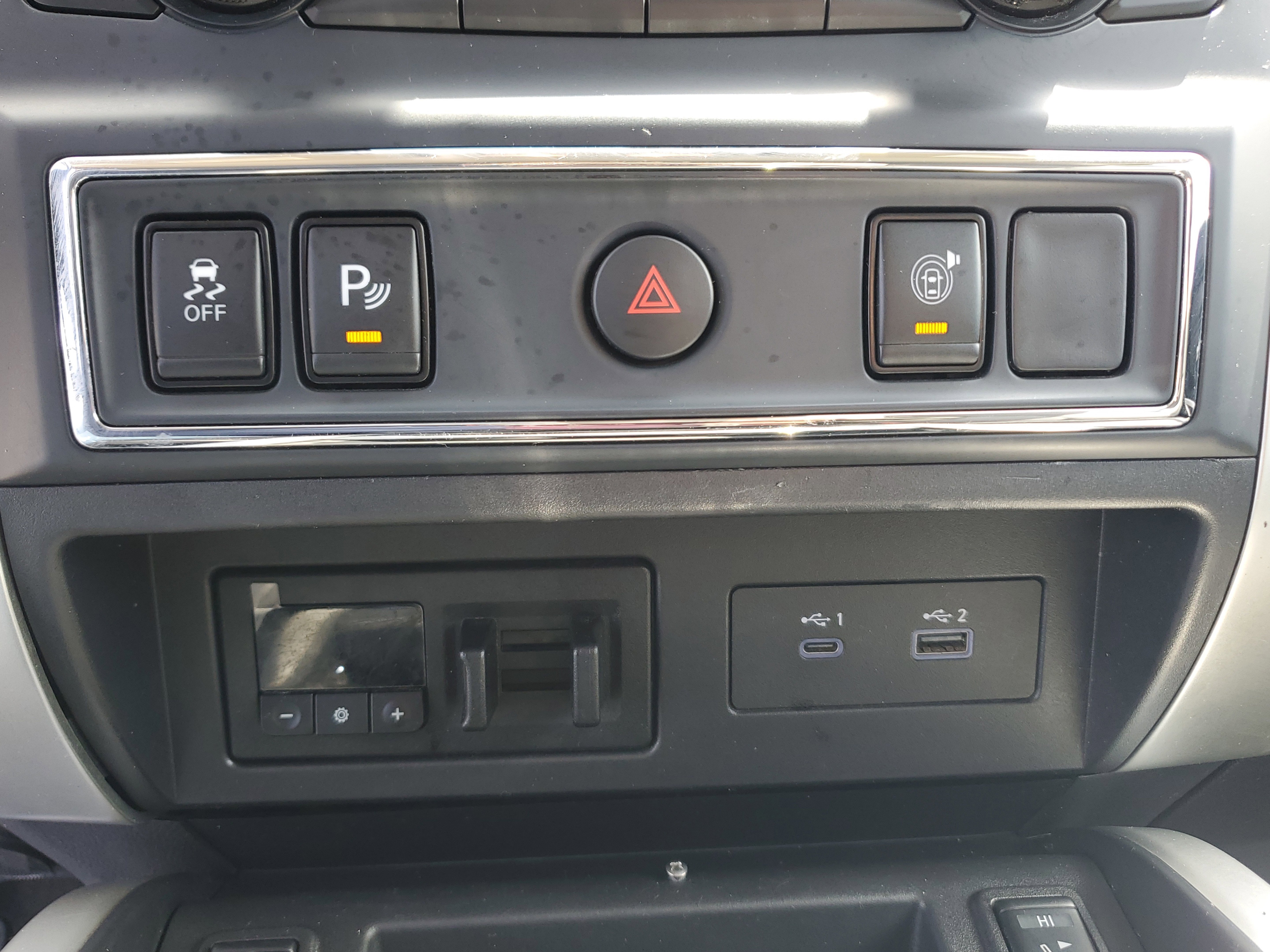 Used 2021 Nissan Titan SV w/ SV Convenience Package image 24