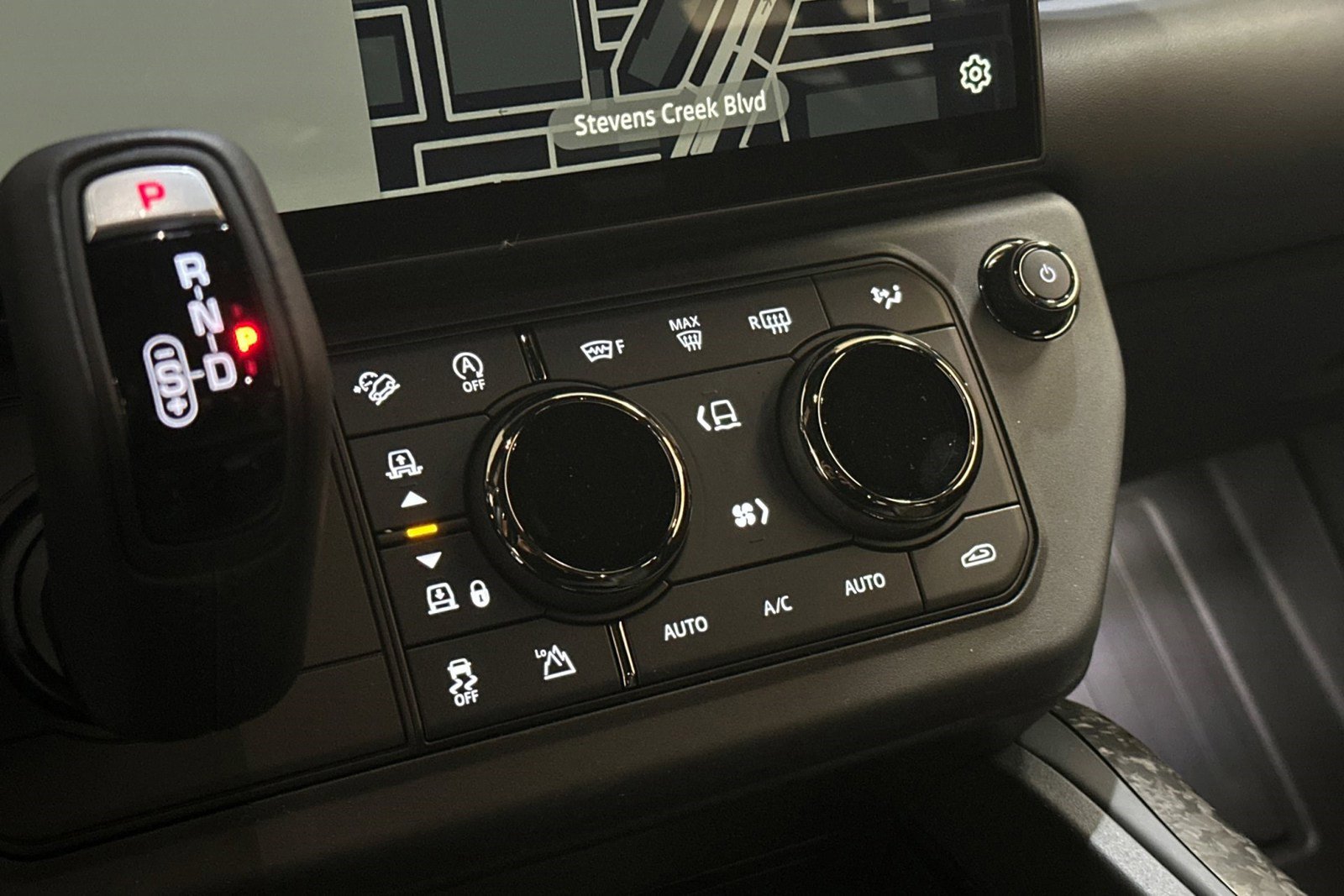 New 2026 Land Rover Defender 110 OCTA image 19