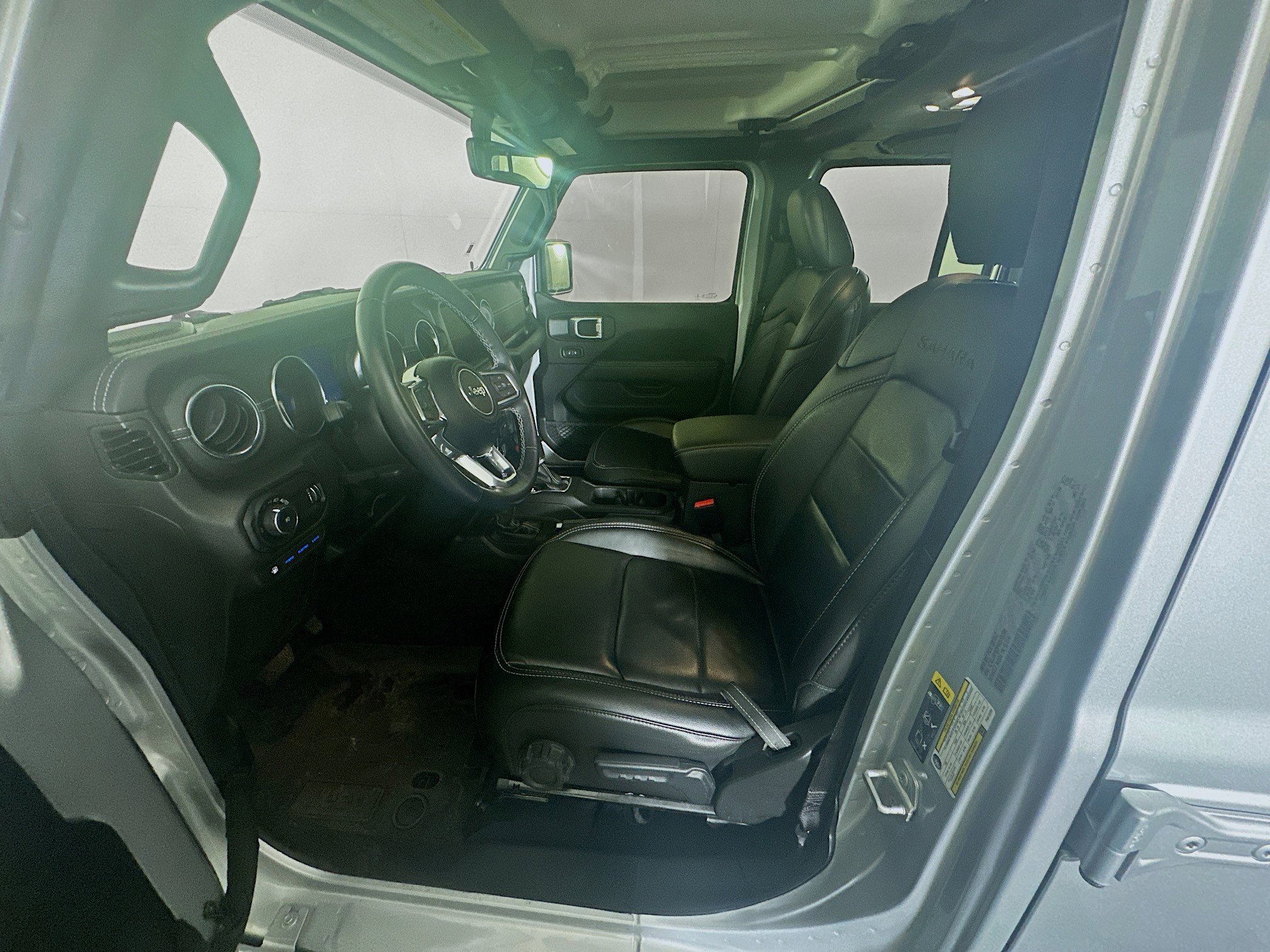 Used 2023 Jeep Wrangler Sahara w/ Cold Weather Group AWD/4WD image 13