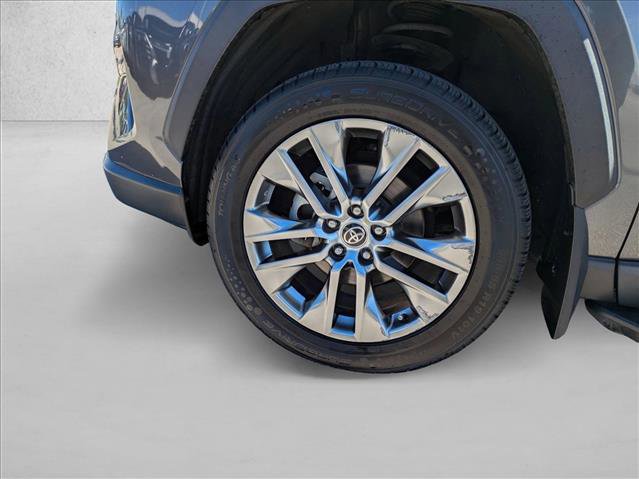 Used 2021 Toyota RAV4 XLE Premium image 24