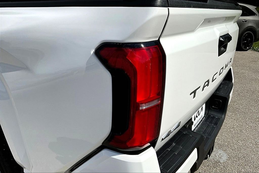 Used 2024 Toyota Tacoma SR5 AWD/4WD image 22