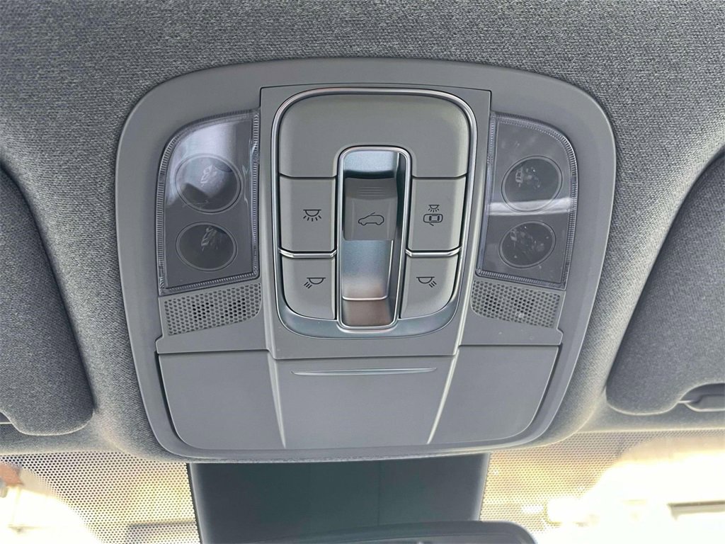 Used 2020 Hyundai Santa Fe Limited image 32