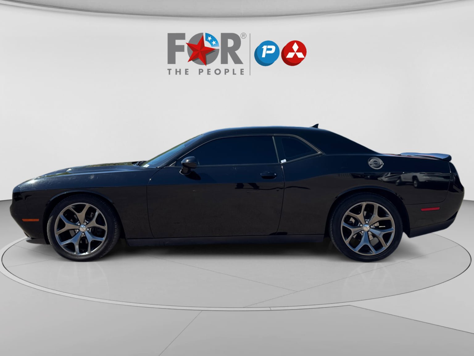 Used 2015 Dodge Challenger R/T Plus RWD image 2