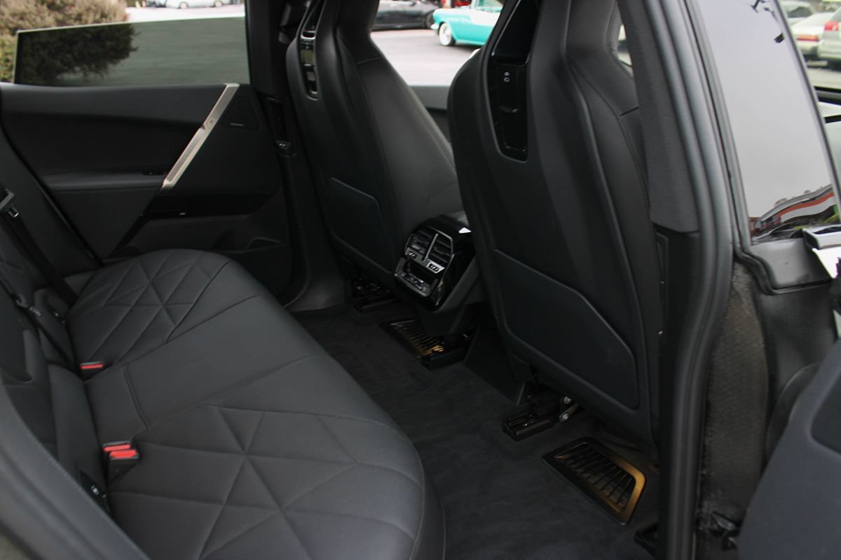 Used 2024 BMW iX xDrive50 w/ Premium Package AWD/4WD image 24