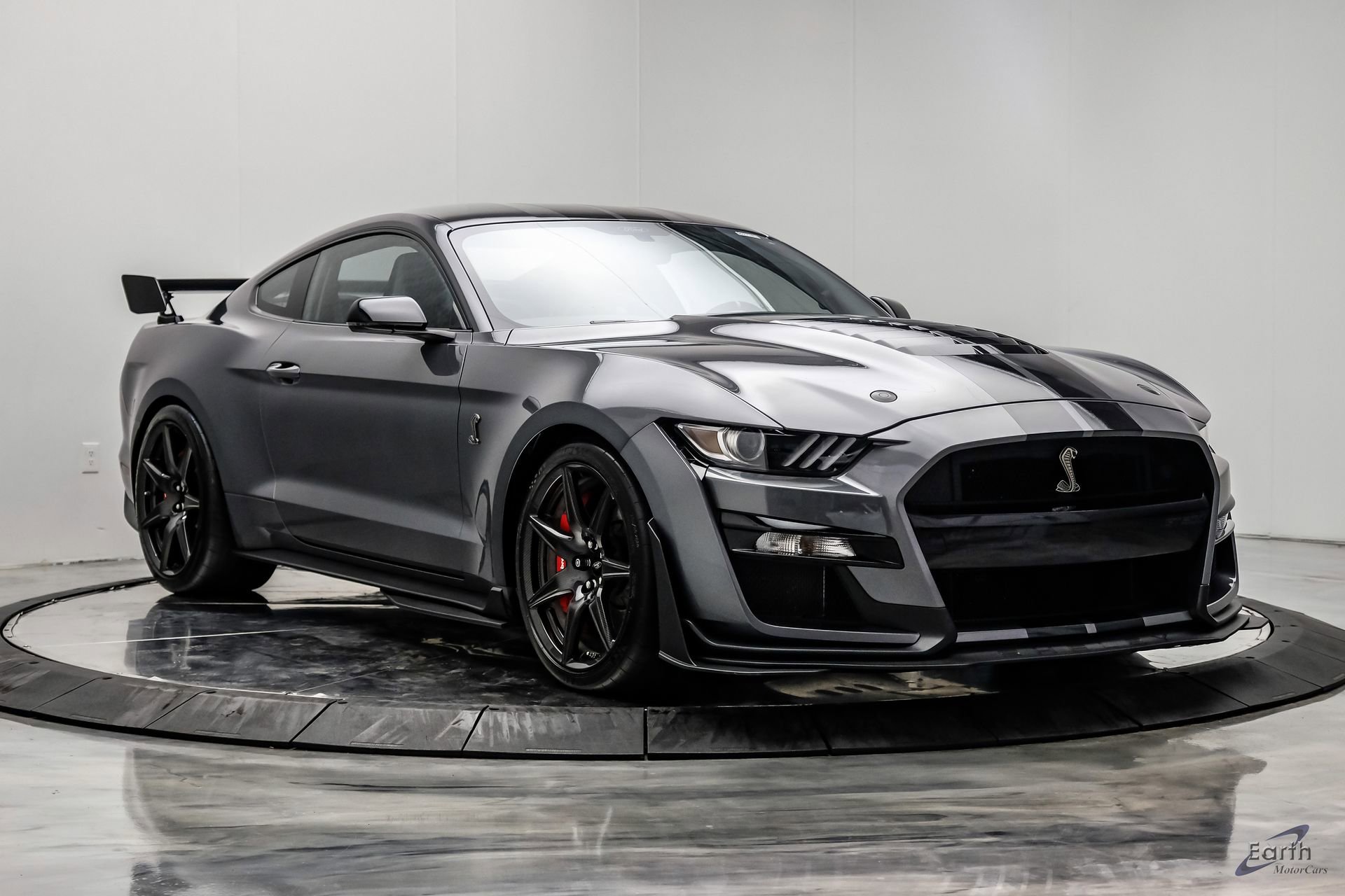 Used 2021 Ford Mustang Shelby GT500 w/ Carbon Fiber Track Pack image 24