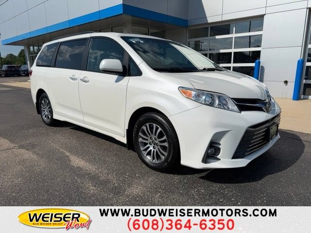 Used 2020 Toyota Sienna XLE w/ XLE Navigation Package FWD image 1