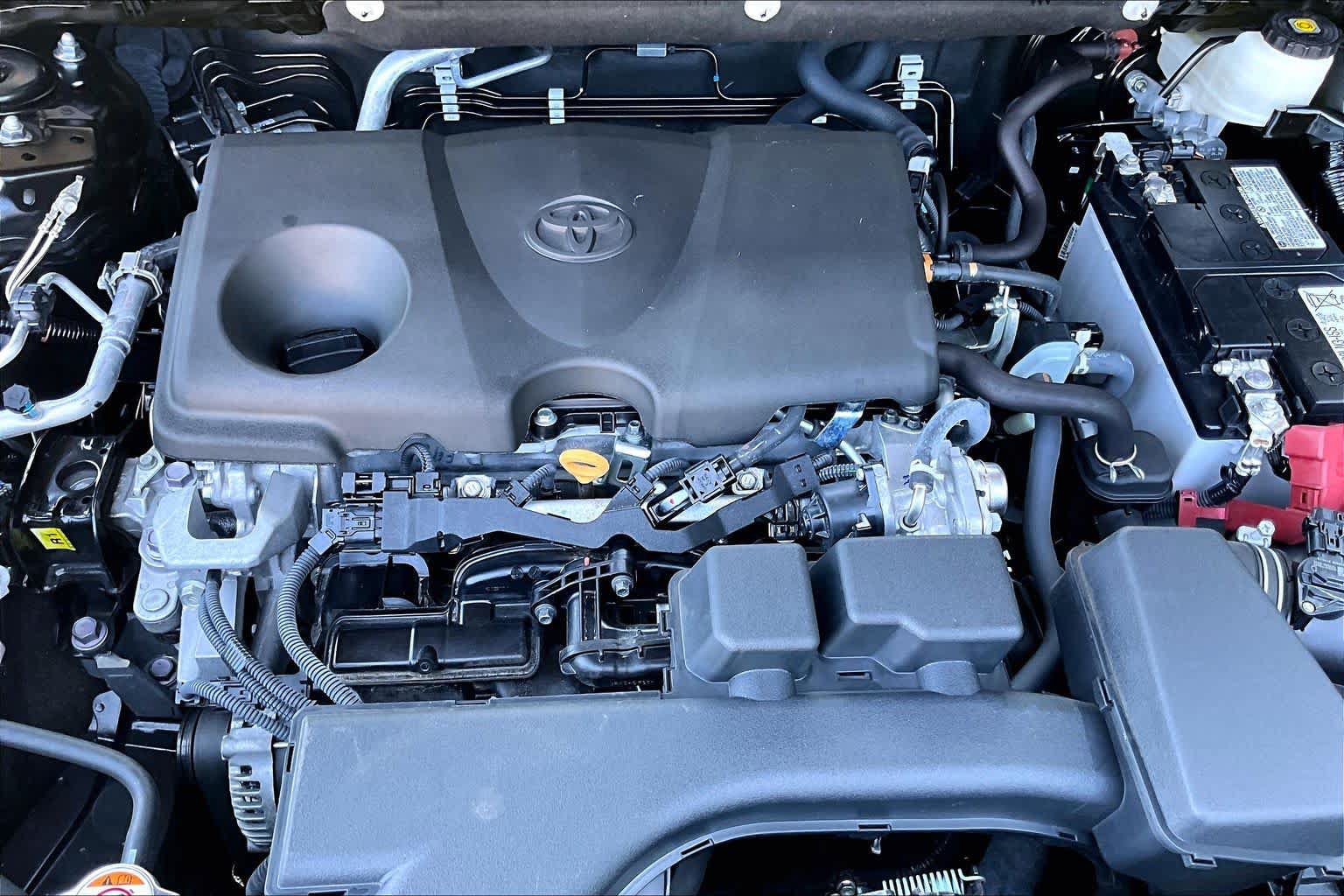 Certified 2025 Toyota RAV4 XLE FWD image 33