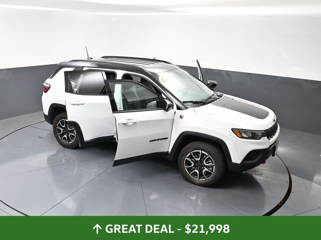 Used 2025 Jeep Compass Trailhawk w/ Trailer Tow Group image 62