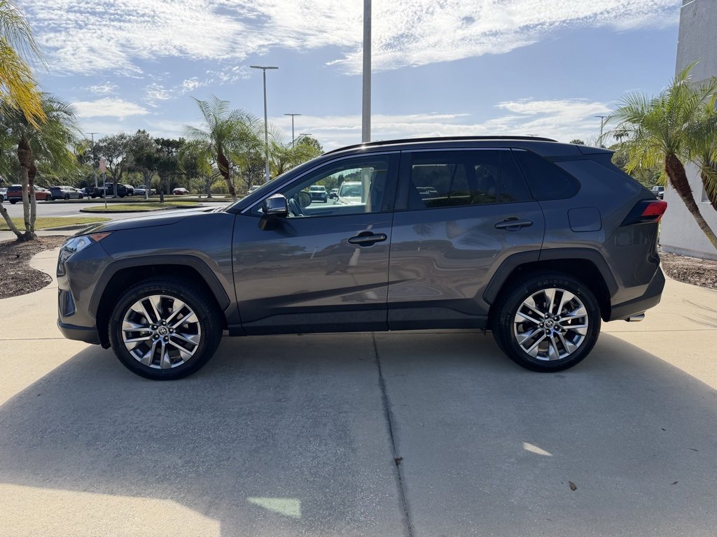 Used 2021 Toyota RAV4 XLE Premium image 7