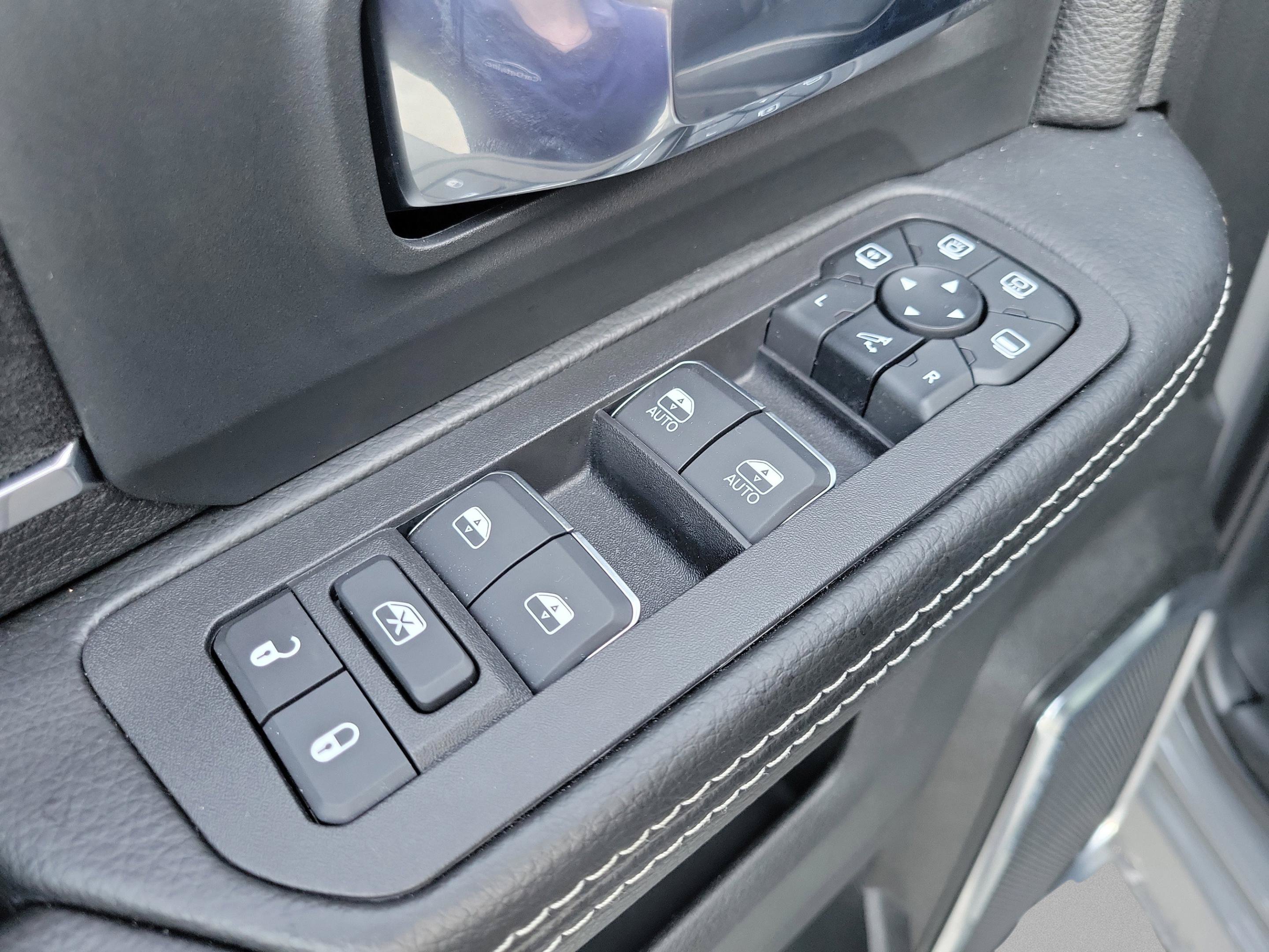 Used 2025 RAM 2500 Laramie w/ Night Edition AWD/4WD image 13