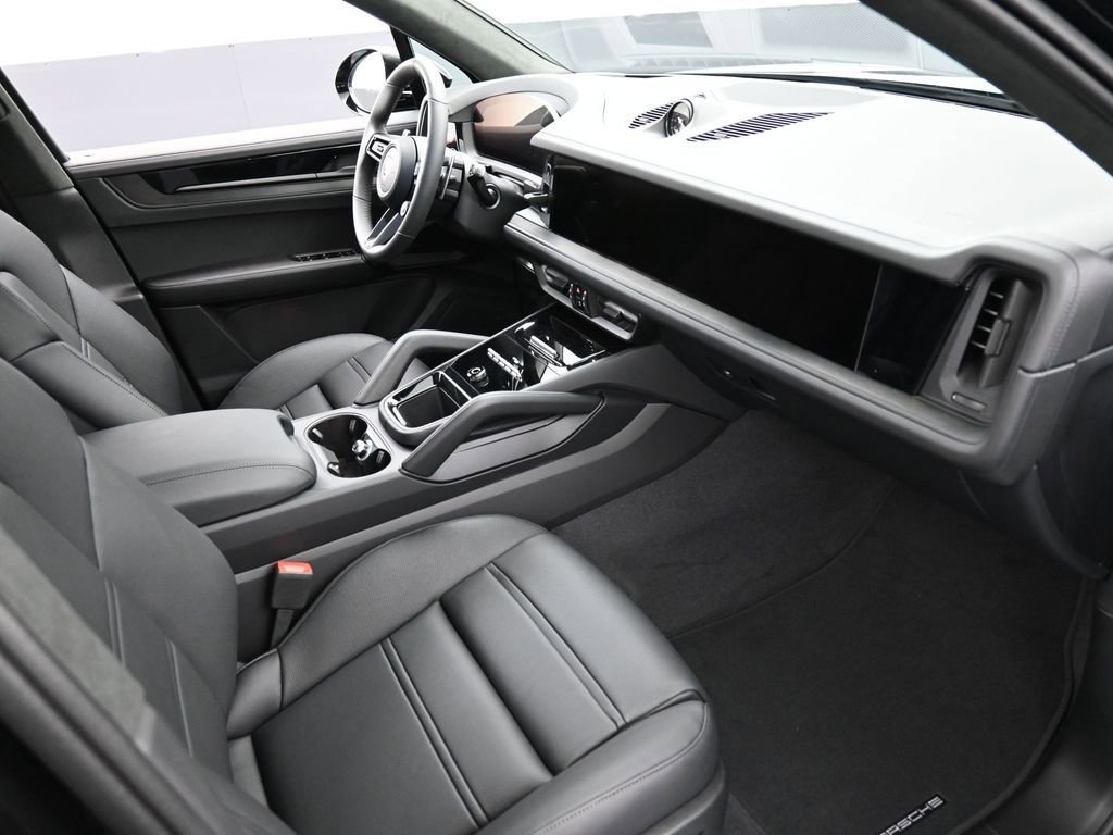 New 2026 Porsche Cayenne GTS image 32