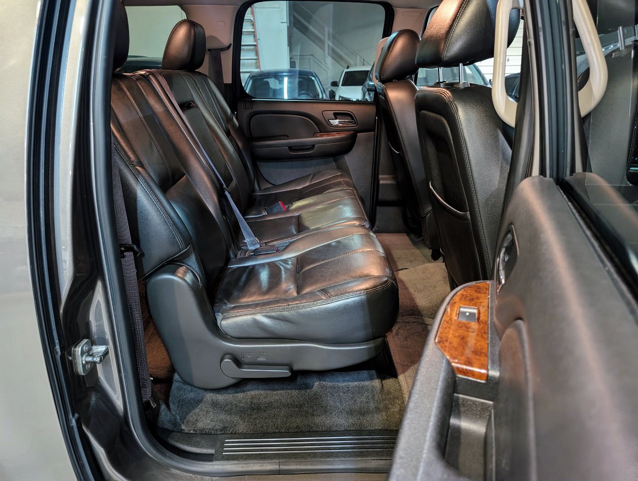 Used 2014 Chevrolet Suburban LT AWD/4WD image 27