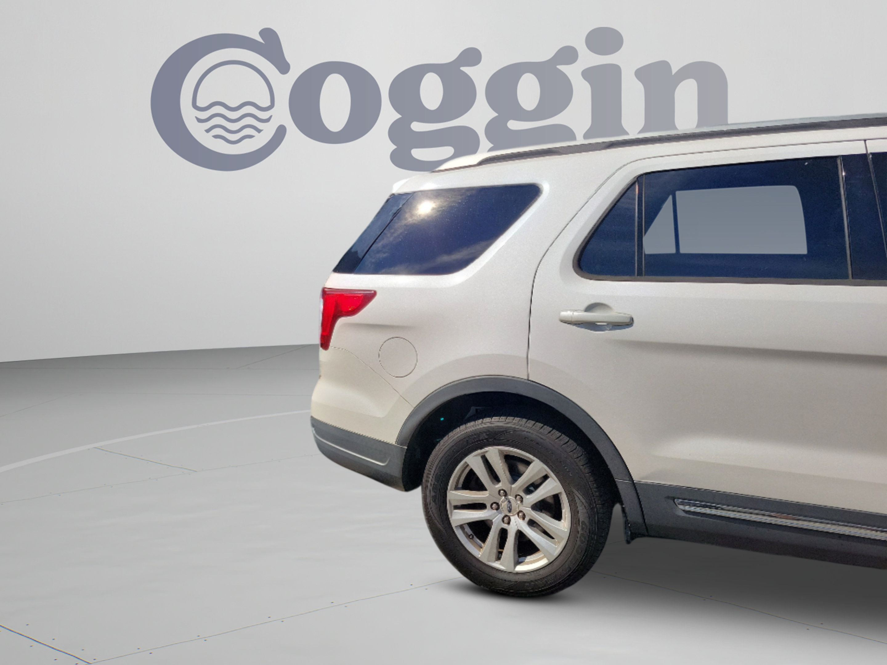 Used 2019 Ford Explorer XLT w/ Class III Trailer Tow Package FWD image 14