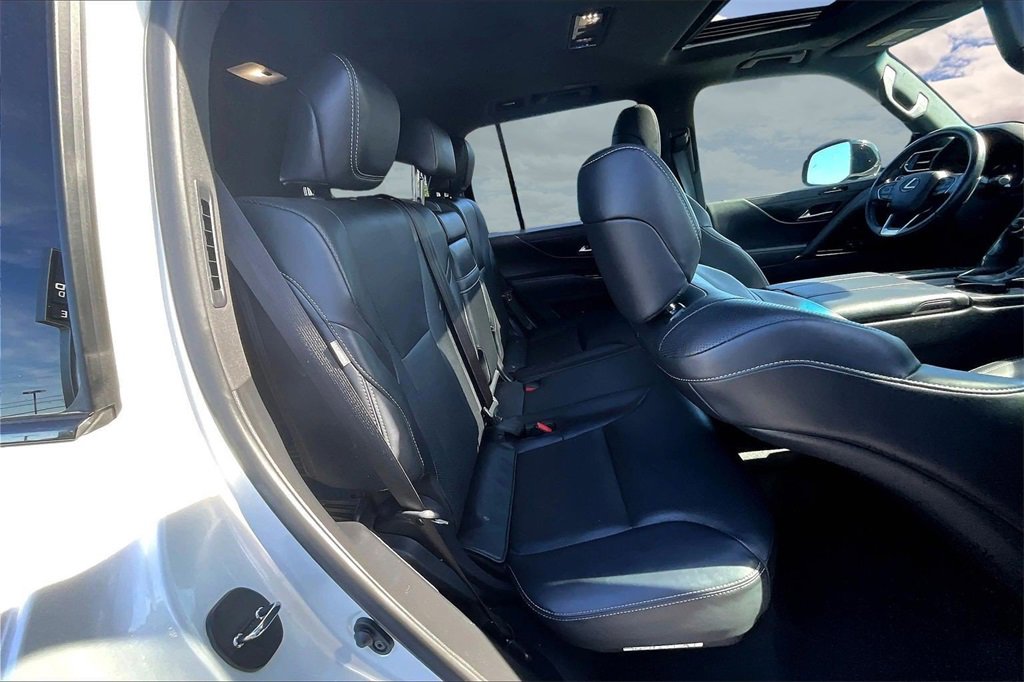 Used 2023 Lexus LX 600 4WD w/ Premium Package image 25