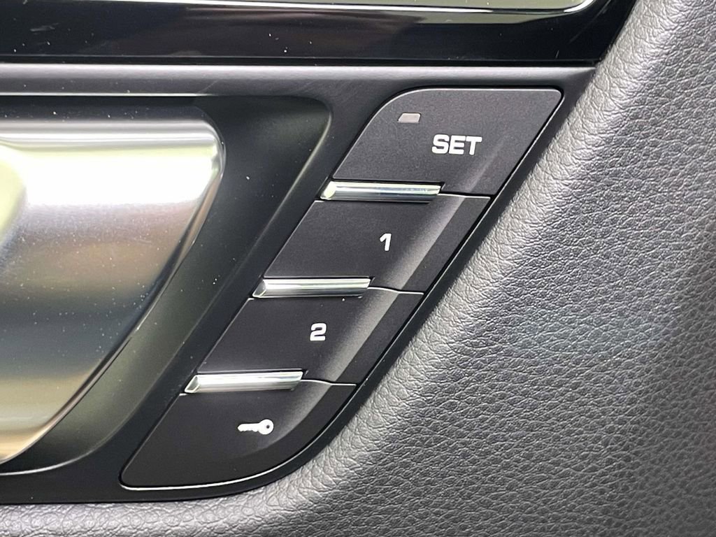 New 2026 Porsche Macan image 37