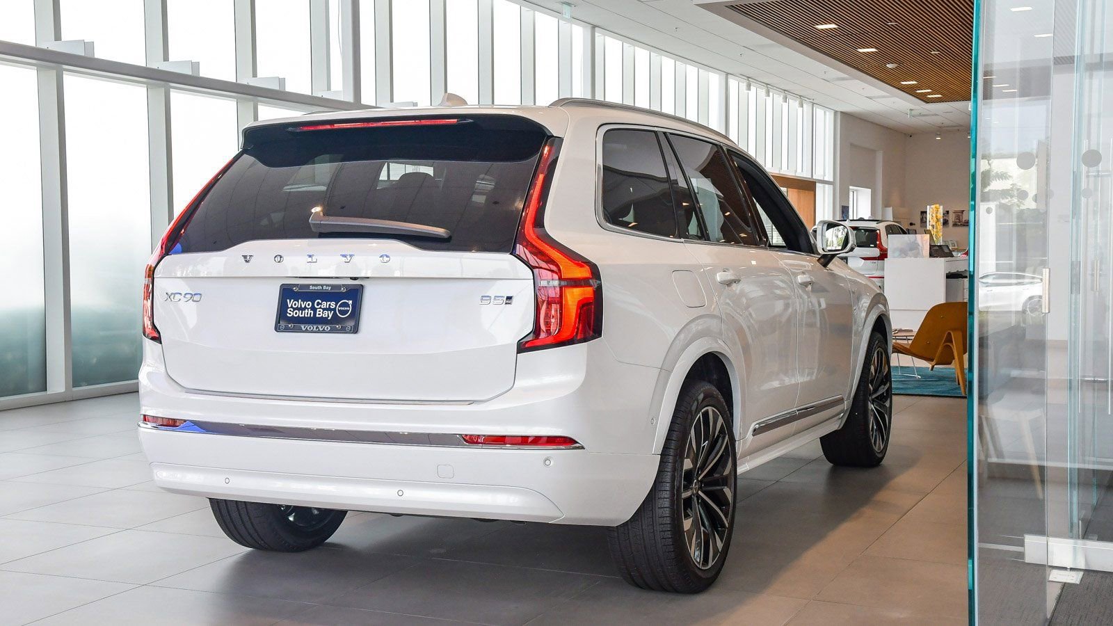 Used 2025 Volvo XC90 B5 Plus w/ Protection Package Premier image 7