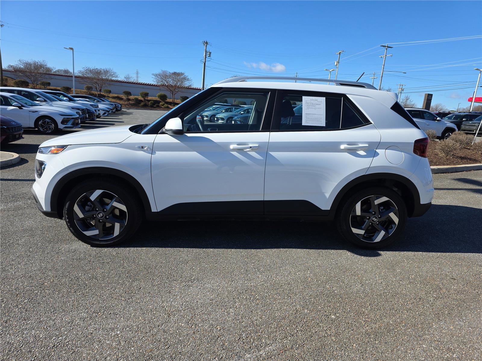 Certified 2025 Hyundai Venue SEL image 8