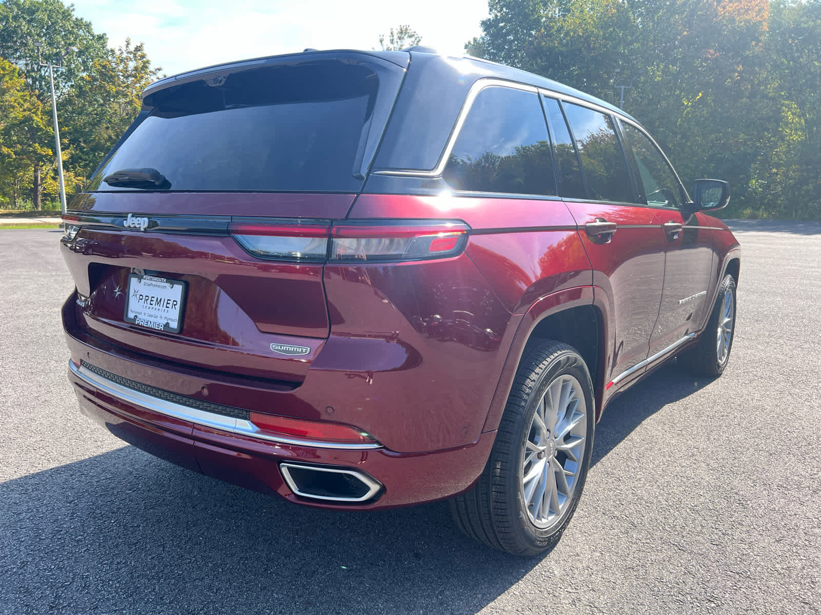 New 2025 Jeep Grand Cherokee Summit image 4
