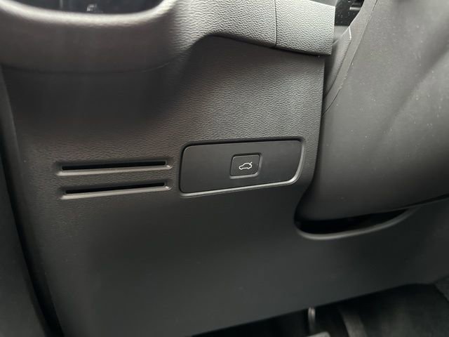 Certified 2023 Volvo XC40 B5 Plus w/ Climate Package image 31