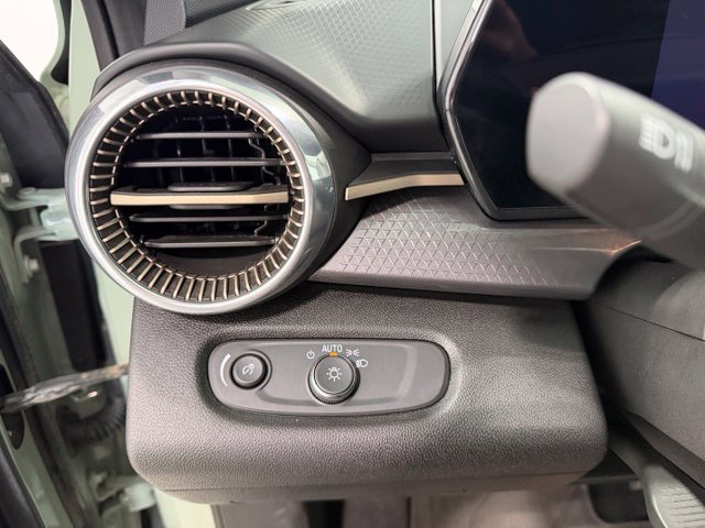 Used 2024 Chevrolet Trax ACTIV w/ Driver Confidence Package FWD image 11