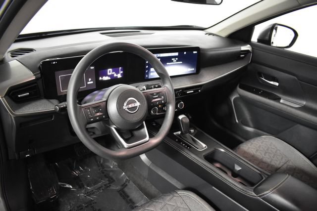 Certified 2025 Nissan Kicks SV AWD/4WD image 12