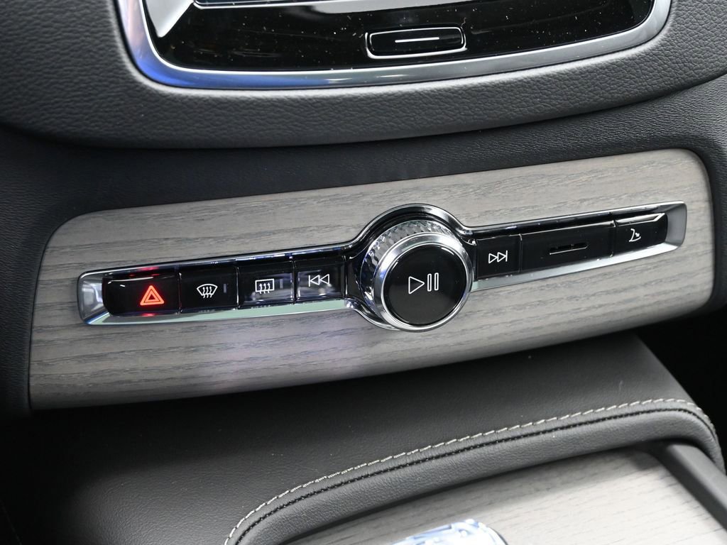 New 2025 Volvo XC90 T8 Ultra w/ Protection Package Premier AWD/4WD image 16