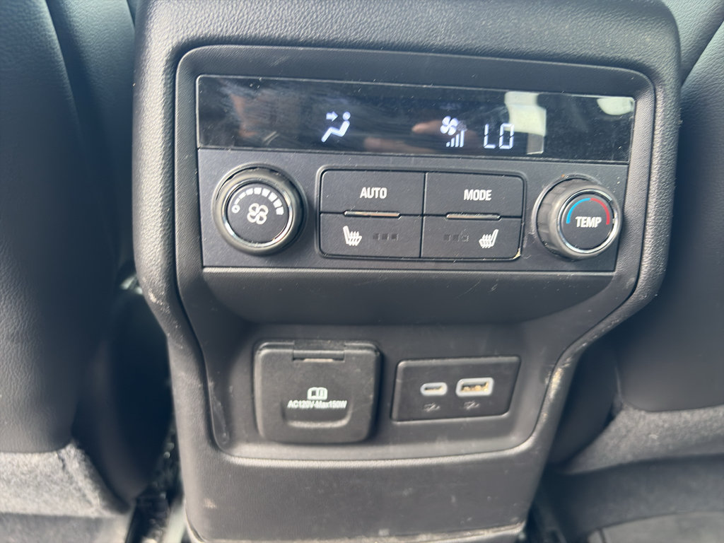 Used 2023 GMC Acadia SLT w/ Elevation Edition FWD image 17