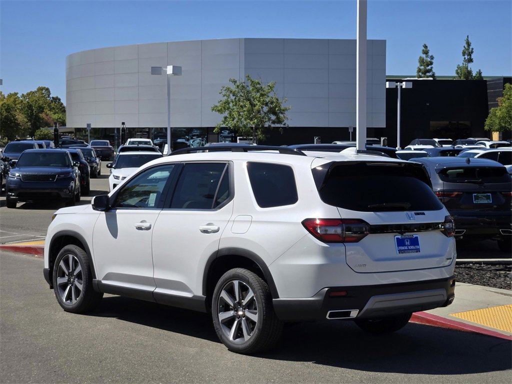 New 2025 Honda Pilot Touring image 6