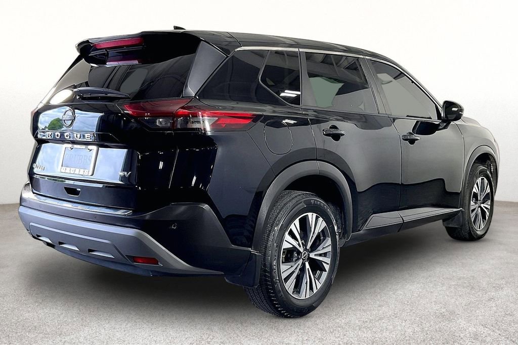 Used 2022 Nissan Rogue SV FWD image 2