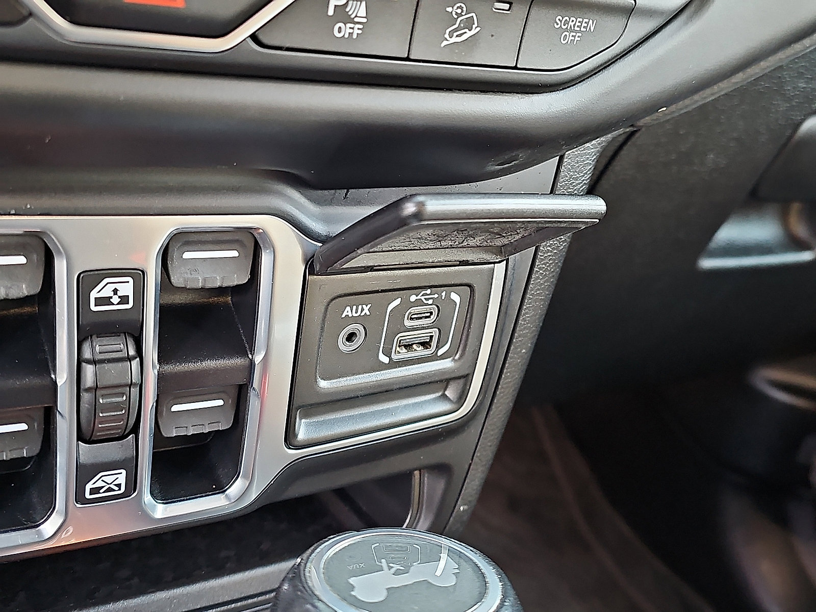 Used 2020 Jeep Wrangler Unlimited Sahara image 25