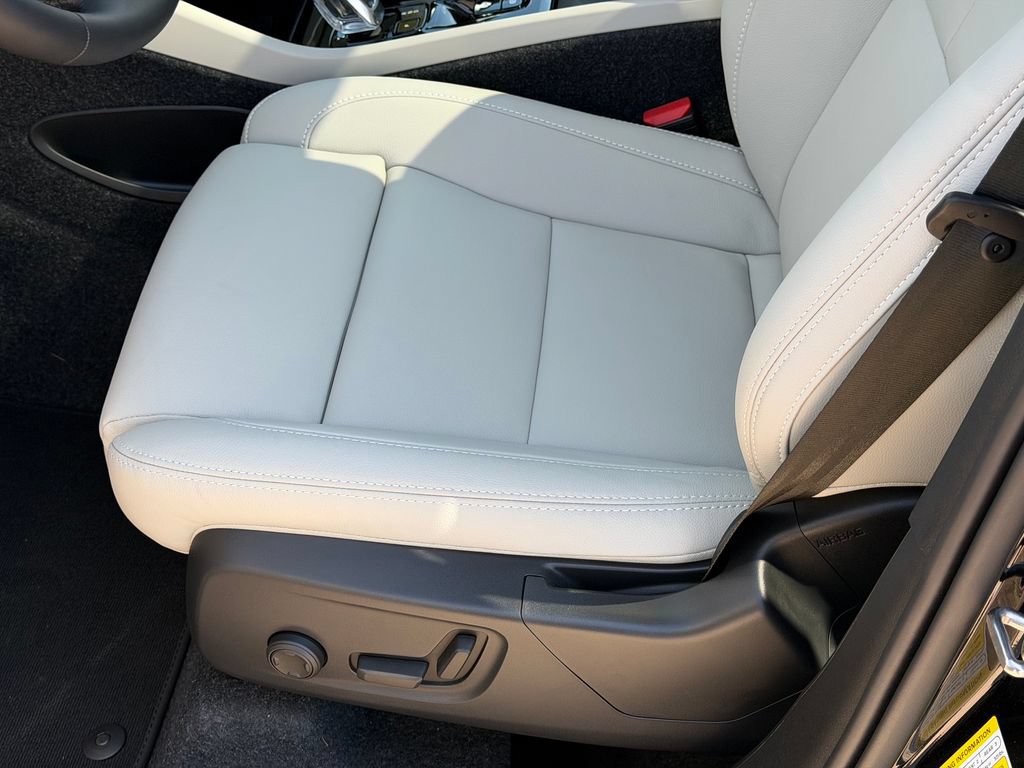 New 2026 Volvo XC40 B5 Plus w/ Climate Package AWD/4WD image 16